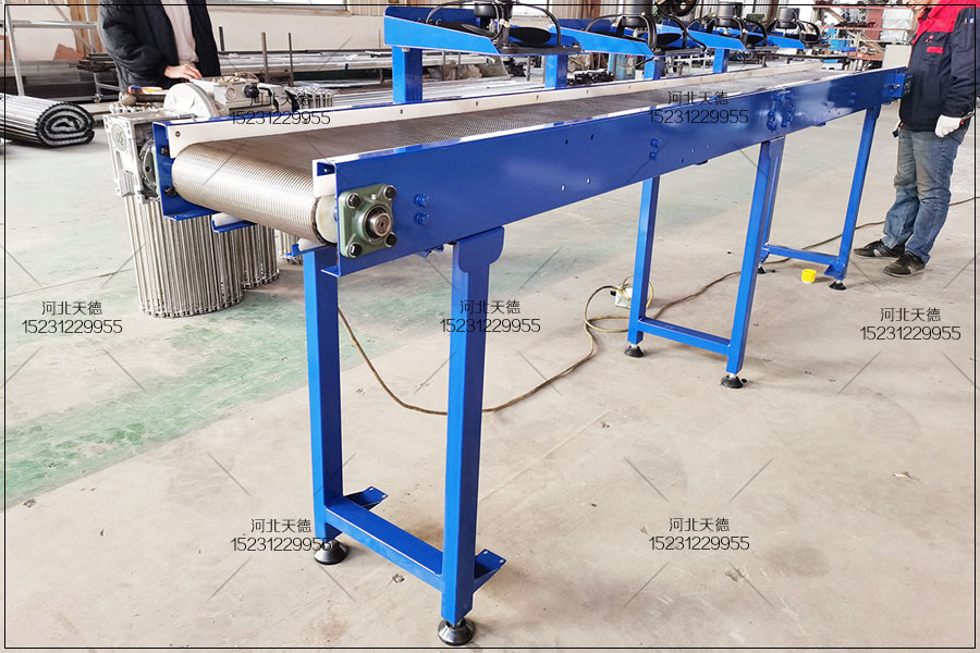 網(wǎng)帶輸送機