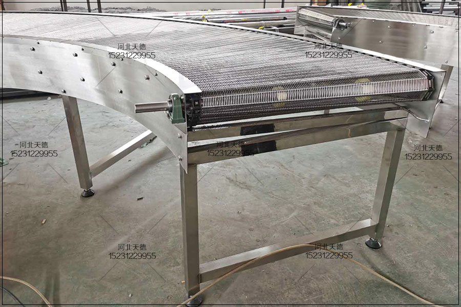 轉(zhuǎn)彎網(wǎng)帶輸送機(jī)